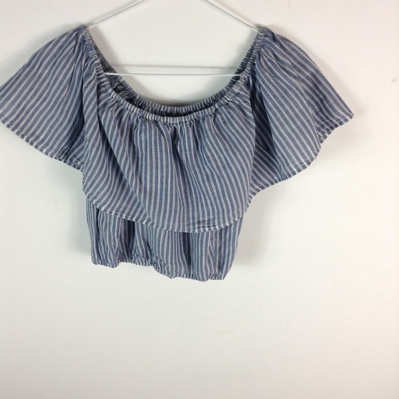 Abercrombie & Fitch Tops - Abercrombie and Fitch off the shoulder crop top